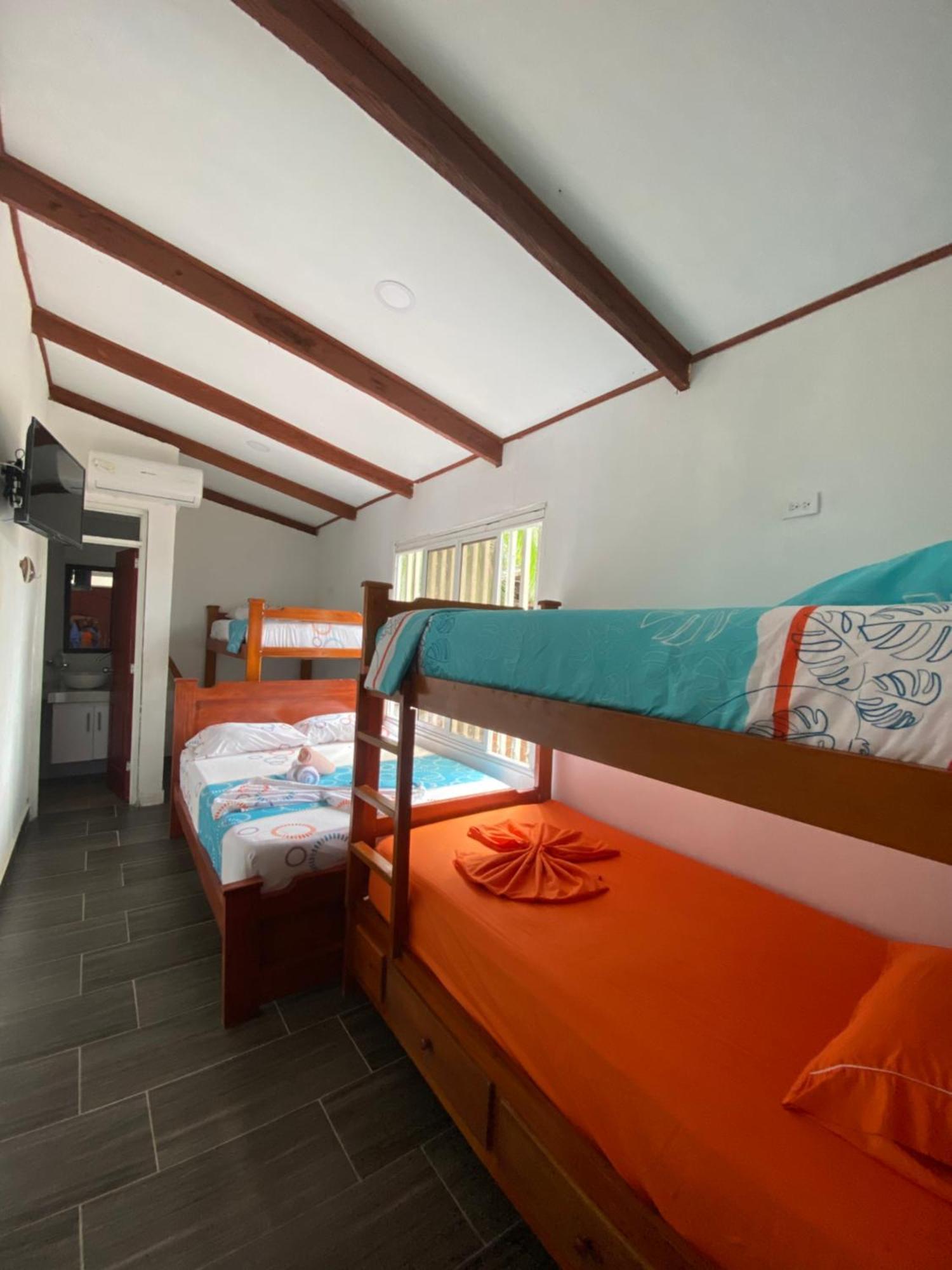 Acuarios Hostal Playa Ladrilleros Bagian luar foto